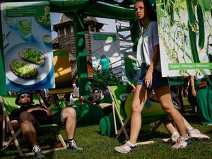 Festival di Rusia Ini Isinya Serba Timun Festival di Rusia Ini Isinya Serba Timun