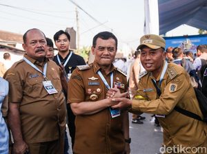 Gubernur Jateng Luthfi Tiba di Lokasi Peluncuran Kopdes Merah Putih Gubernur Jateng Luthfi Tiba di Lokasi Peluncuran Kopdes Merah Putih