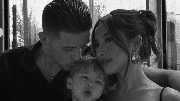 7 Foto Ultah ke-24 Jennifer Coppen di Belanda, Mesra Dengan Justin Hubner 7 Foto Ultah ke-24 Jennifer Coppen di Belanda, Mesra Dengan Justin Hubner