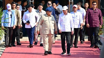 Prabowo Terbang Kembali ke Jakarta, Dilepas Jokowi di Bandara Solo
