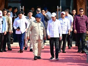 Prabowo Terbang Kembali ke Jakarta, Dilepas Jokowi di Bandara Solo