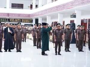 Kajati Sumut Harli Siregar Lantik Wakajati-8 Kajari, Ini Daftarnya Kajati Sumut Harli Siregar Lantik Wakajati-8 Kajari, Ini Daftarnya