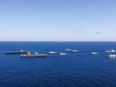 Kapal Induk Canggih Amerika dan Inggris Berkeliaran di Laut Timor