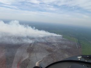 3 Heli Water Bombing Diterjunkan di Titik Hotspot Riau Hari Ini