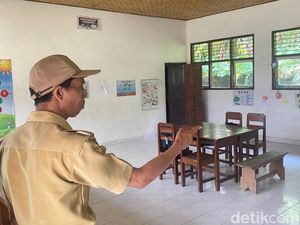 SDN 6 Bhuana Giri Nihil Siswa Baru, Total Murid Cuma 10 Orang SDN 6 Bhuana Giri Nihil Siswa Baru, Total Murid Cuma 10 Orang