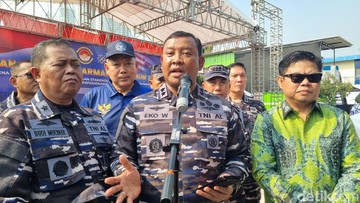 TNI AL Duga Kebakaran KM Barcelona Disebabkan Ledakan dari Ruang Mesin