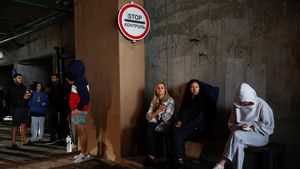 Kyiv Digempur Drone dan Rudal Rusia, Warga Berlindung di Bawah Tanah