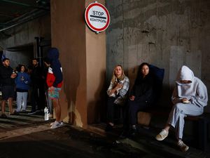 Kyiv Digempur Drone dan Rudal Rusia, Warga Berlindung di Bawah Tanah