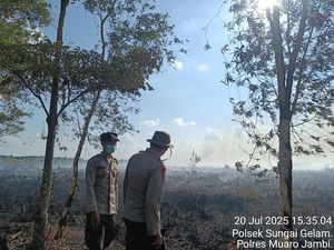 Lahan Gambut di Muaro Jambi Terbakar, Tim Gabungan Upayakan Pemadaman