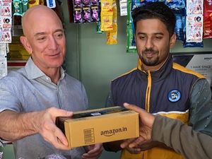 Andai Harta Jeff Bezos Dibagi Rata ke Warga Jabar, Semua Jadi Jutawan