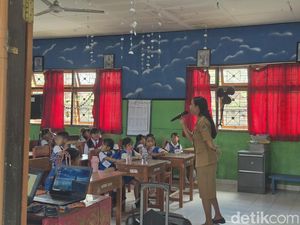MPLS di Klungkung: Sekolah Sepi Murid, Siswa Diantar Bapak ke Sekolah MPLS di Klungkung: Sekolah Sepi Murid, Siswa Diantar Bapak ke Sekolah