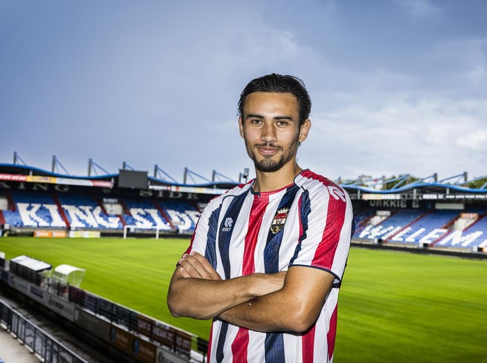 TILBURG , 21-07-2025 Koning Willem II stadium , season 2025 /  2026 , Dutch Keuken Kampioen Divisie football , Nathan Tjoe A On signs at Willem II.