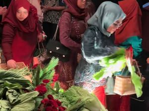 Viral Pernikahan Dokter di Klaten, Tamu Bebas Ambil Sayur Sepuasnya! Viral Pernikahan Dokter di Klaten, Tamu Bebas Ambil Sayur Sepuasnya!