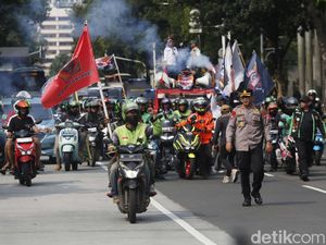 Ojol Demo di Patung Kuda, Tuntut Keadilan Tarif dan UU Transportasi Online