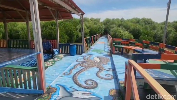 Liburan Gak Harus Mahal! Nikmati Pesona Tersembunyi Pantai Muara Mundu di Cirebon