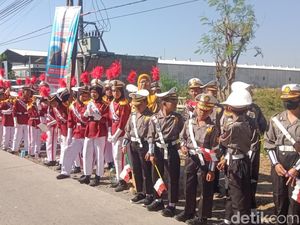 Antusias Warga Klaten Sambut Prabowo Jelang Peluncuran Kopdes Merah Putih Antusias Warga Klaten Sambut Prabowo Jelang Peluncuran Kopdes Merah Putih