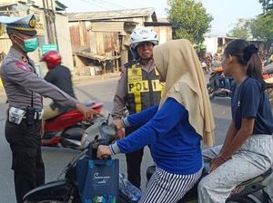 Apes, 1.370 Pengendara Kena Tilang Polres Pelabuhan Tanjung Perak Surabaya Apes, 1.370 Pengendara Kena Tilang Polres Pelabuhan Tanjung Perak Surabaya