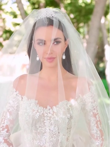 Potret Pernikahan Anak Desainer Elie Saab, Gaun Pengantin Menantu Bak Fairytale