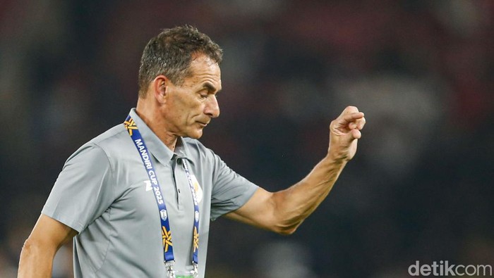Timnas Indonesia U-23 ditahan imbang Malaysia tanpa gol di Piala AFF U-23 2025. Garuda Muda tetap lolos ke semifinal sebagai juara grup. Matchday pamungkas Grup A Piala AFF U-23 mempertemukan Indonesia vs Malaysia. Duel digelar di Stadion Utama Gelora Bung Karno, Jakarta, Senin (21/7/2025) malam WIB.
