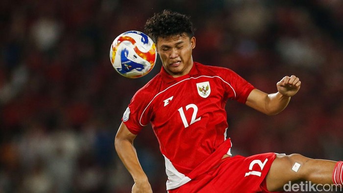 Piala AFF U-23 2025: Indonesia Vs Malaysia Timnas Indonesia U-23 ditahan imbang Malaysia tanpa gol di Piala AFF U-23 2025. Garuda Muda tetap lolos ke semifinal sebagai juara grup. Matchday pamungkas Grup A Piala AFF U-23 mempertemukan Indonesia vs Malaysia. Duel digelar di Stadion Utama Gelora Bung Karno, Jakarta, Senin (21/7/2025) malam WIB.