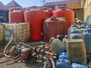 Polisi Gerebek Gudang Penimbunan BBM di Pinrang, Truk Tangki-Genset Disita