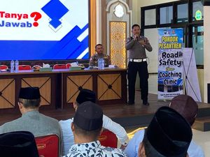 Edukasi Keselamatan Berkendara Polres Pasuruan Kota Sasar para Santri Edukasi Keselamatan Berkendara Polres Pasuruan Kota Sasar para Santri