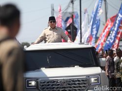 Prabowo Colek Sri Mulyani buat Kasih Obat Gratis di Kopdes Merah Putih