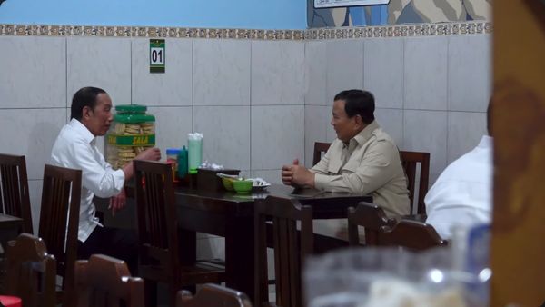 Momen Hangat Prabowo, Jokowi, dan Gibran Saat Makan di Bakmi Jowo Bu Citro