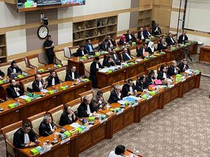 Hotman Paris Usul Tambah Hak Pengacara dalam RKUHAP, Bawa-bawa Nama Jokowi Hotman Paris Usul Tambah Hak Pengacara dalam RKUHAP, Bawa-bawa Nama Jokowi