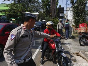 Razia di Ciputat Raya, Polisi Jaring Ratusan Pelanggar Lalin Razia di Ciputat Raya, Polisi Jaring Ratusan Pelanggar Lalin