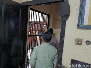 Sekdis Pariwisata NTB Disambut Nyanyian Ulang Tahun dari Tahanan Sekdis Pariwisata NTB Disambut Nyanyian Ulang Tahun dari Tahanan