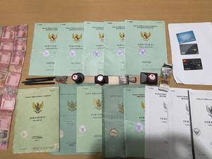 Sindikat Pemalsuan Sertifikat Tanah di Siak Dibongkar, 3 Orang Ditangkap Sindikat Pemalsuan Sertifikat Tanah di Siak Dibongkar, 3 Orang Ditangkap