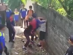Heboh Siswa SMP Dikeroyok Teman Saat MPLS di Blitar