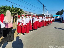 Ramai-ramai Siswa SD Klaten Bersiap Sambut Prabowo Jelang Peluncuran KDMP
