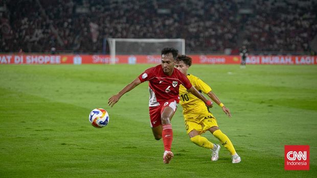 Timnas Indonesia U-23 menghadapi Malaysia di laga pemungkas grup Piala AFF U-23 2025 di Stadion GBK, Senin (21/7). (CNNIndonesia.com/Adi Maulana Ibrahim)