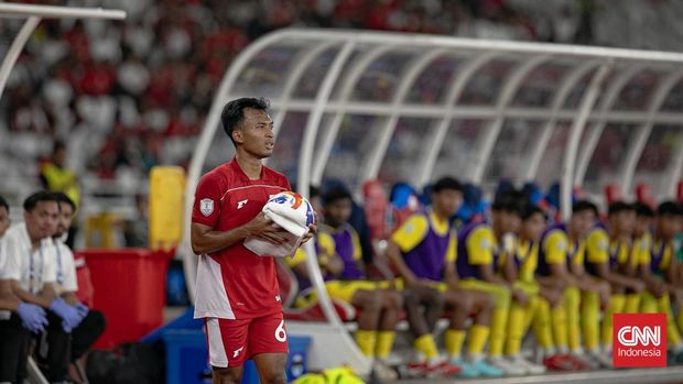 Timnas Indonesia U-23 menghadapi Malaysia di laga pemungkas grup Piala AFF U-23 2025 di Stadion GBK, Senin (21/7). (CNNIndonesia.com/Adi Maulana Ibrahim)