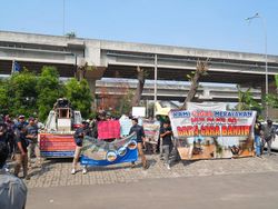 Pengembang Arthera Hills 2 Buka Suara Usai Kantornya Digeruduk Warga Pengembang Arthera Hills 2 Buka Suara Usai Kantornya Digeruduk Warga