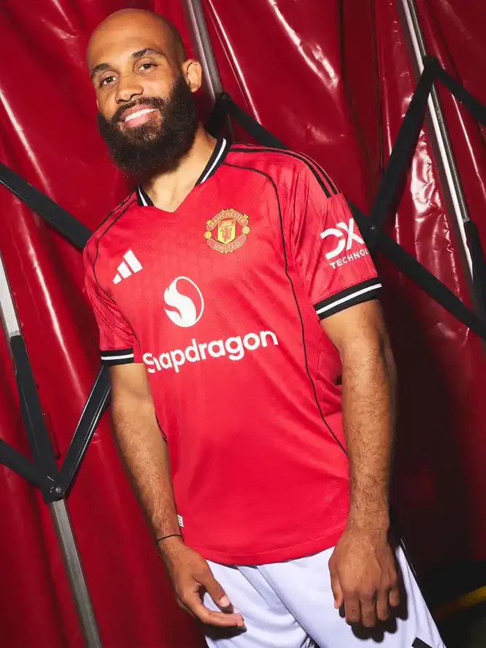 Bryan Mbeumo Manchester United resmi mendatangkan Bryan Mbeumo dari Brentford. Kabar transfer Mbeumo diumumkan MU pada Selasa (22/7/2025) dini hari WIB. Pemain 25 tahun itu jadi pemain ketiga yang merapat ke Setan Merah di musim panas ini setelah Matheus Cunha dan Diego Leon.