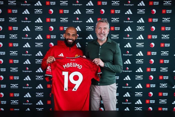 Bryan Mbeumo (EXCLUSIVE COVERAGE) Bryan Mbeumo of Manchester United poses with Director of Football Jason Wilcox after signing for the club at Carrington Training Ground on July 21, 2025 in Manchester, England. (Photo by Manchester United/Manchester United via Getty Images)
