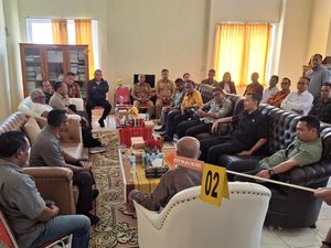Polisi Lakukan Prarekonstruksi Kasus 2 DPRD Kupang Keroyok Kabag Keuangan Polisi Lakukan Prarekonstruksi Kasus 2 DPRD Kupang Keroyok Kabag Keuangan
