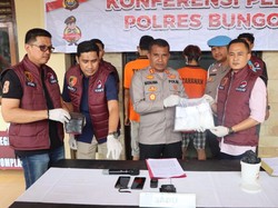 2 Pengedar di Bungo Diringkus, Timbun 965 Gram Sabu di Belakang Rumah