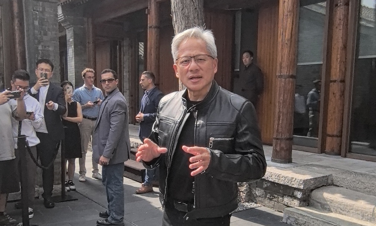 Rahasia Dibalik Koleksi Jaket Kulit Hitam CEO Nvidia