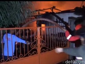 Kakek di Magetan Tewas Terpanggang Bersama Rumahnya yang Terbakar Kakek di Magetan Tewas Terpanggang Bersama Rumahnya yang Terbakar