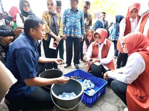 100 Penerima Bansos Jadi Pengrajin Pelepah Pisang dan Pandan di Yogyakarta