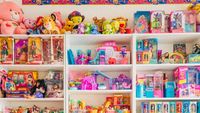 Wanita Ini Habiskan 3 Tahun Bangun Kamar Nostalgia Berisi Barang Jadul 90-an