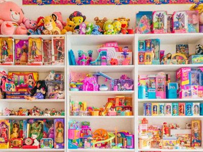 Wanita Ini Habiskan 3 Tahun Bangun Kamar Nostalgia Berisi Barang Jadul 90-an