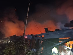 Kebakaran Rumah di Permukiman Rappocini Makassar, Damkarmat Turun Tangan
