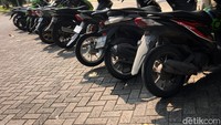 Pelat Nomor Wajib Dipasang di Depan dan Belakang, Begini Aturannya