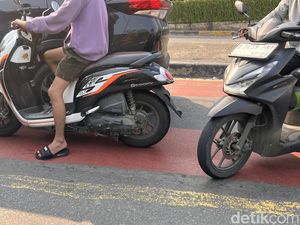 Pelat Nomor Sih Dipasang, tapi Kenapa Harus Ditutupi?
