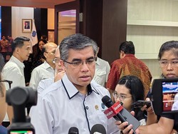 Menaker Buka-bukaan Dampak Tarif Impor AS 19% buat Tenaga Kerja di RI